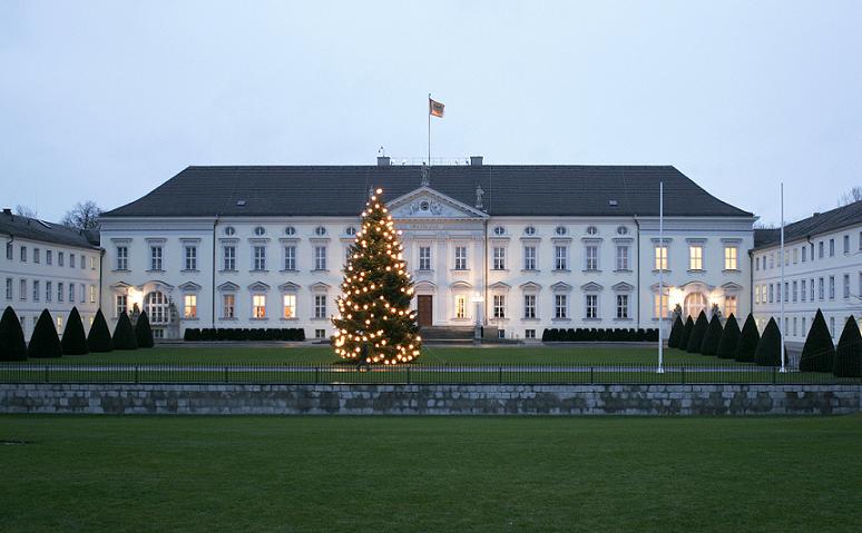 Schlo&szlig; Bellevue - Ansicht Spreeweg
